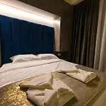 Axiom - Center Apartment *