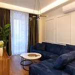 Axiom - Center Apartment *