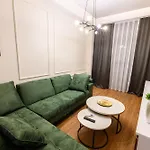 Axiom - Center Apartment *
