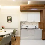 Apartment Axiom - Center