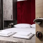 Apartment Axiom - Center *