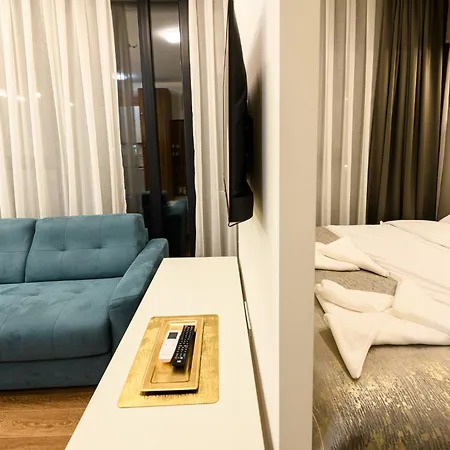 Apartment Axiom - Center