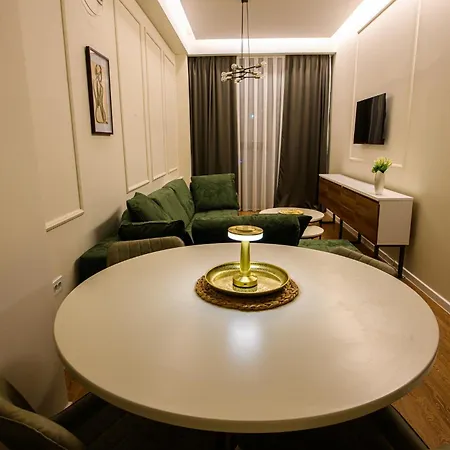 Axiom - Center Apartment *