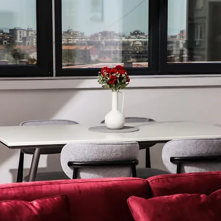 Apartment Axiom - Center