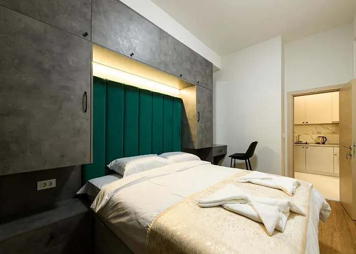 Axiom - Center Apartment *