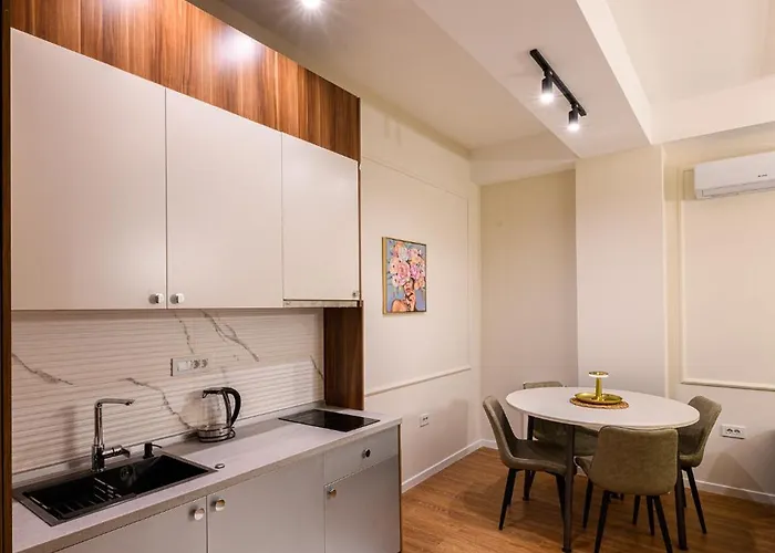 Axiom - Center Apartment *