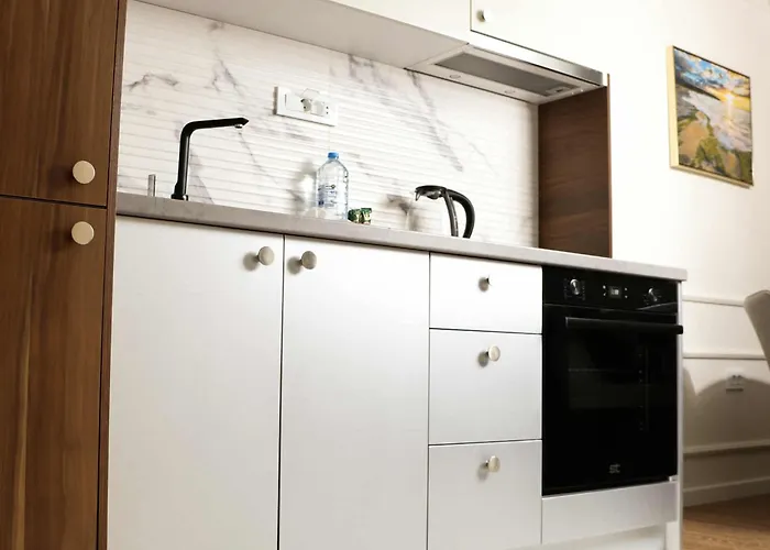 Apartment Axiom - Center