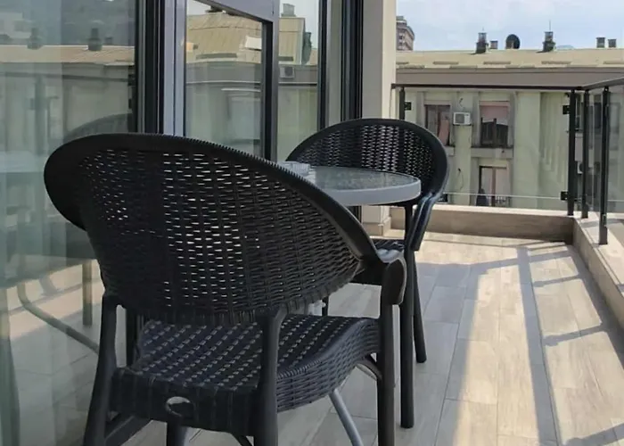 Axiom - Center Apartment