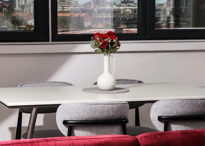 Apartment Axiom - Center