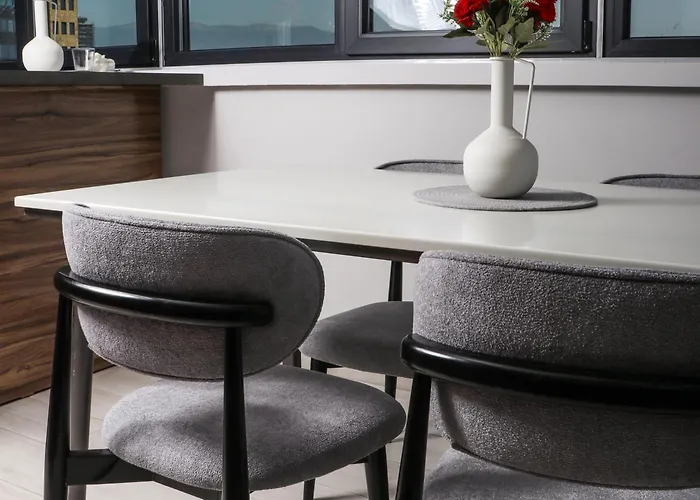 Apartment Axiom - Center *